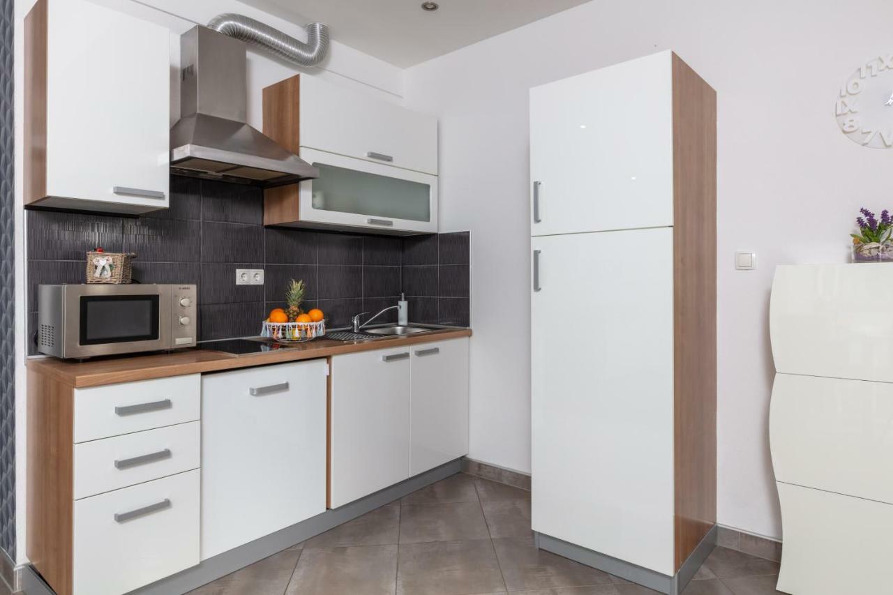 Apartments Bubalo Omis Exterior photo
